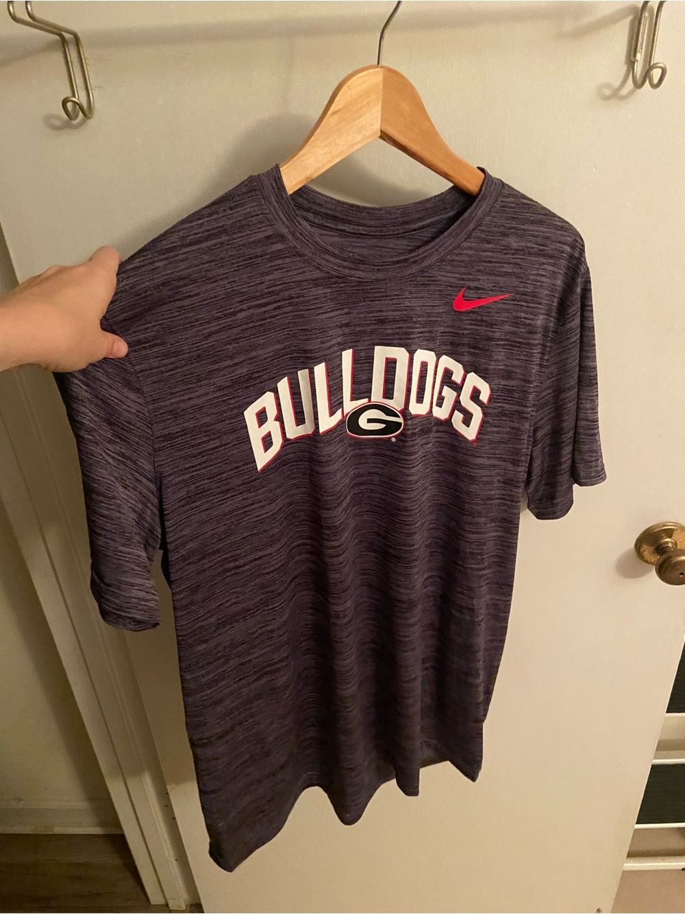 Men’s size Large Nike Ga bulldogs dry fit tee